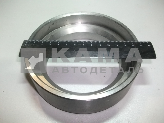 кольцо сальника задней ступицы колеса (на чулок моста) 6520-3104053 (Dнар.142мм)