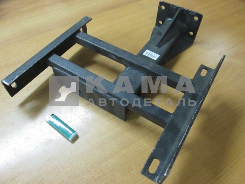 кронштейн щитка подножки 6520-8405030 правый