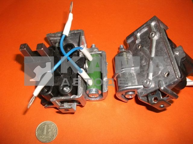 щеткодержатель генератора Г-273 (с резистором) Г273-3701010 (реле генератора/зарядки с щетками)