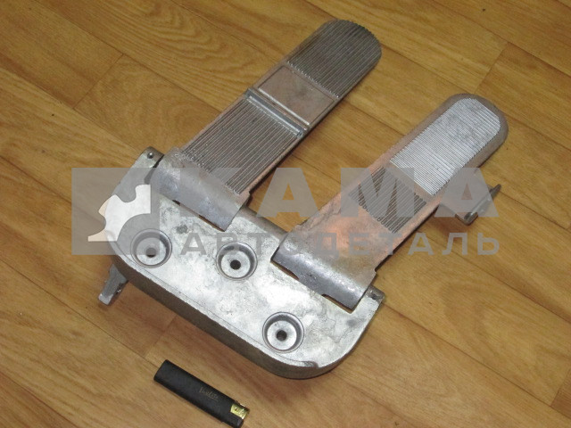 блок педалей (тормоз+газ) в сборе стар.обр. (5320-1108010/25)