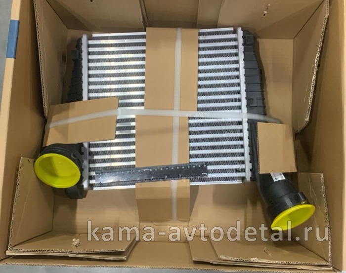 VAG интеркулер левый VW TOUAREG (02-)/TOUAREG II "LUZAR" LRIC1855 LRIC1855