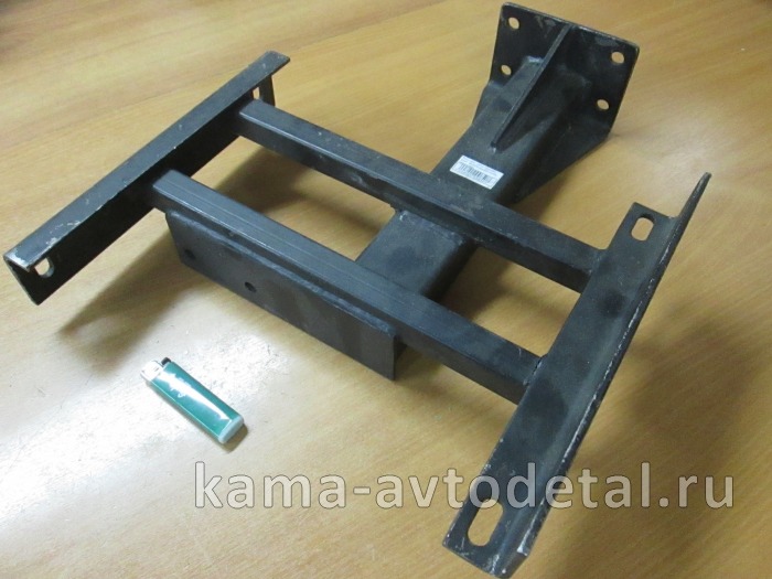 кронштейн щитка подножки 6520-8405030 правый * 6520-8405030