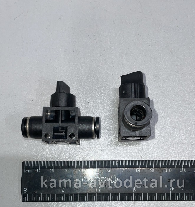 фитинг Пластмасс. Прямой Д 8 с краном 0042