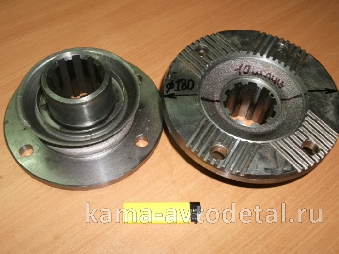 флянец Редуктора 53205-037 Торц.шлиц (D180,10вн.шлиц) 53205-2506037 (МОД, РК43114)* 53205-2506037
