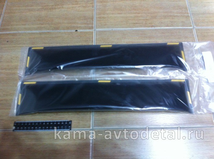 ветровик опускного окна КОРОТКИЙ (клеящийся) 