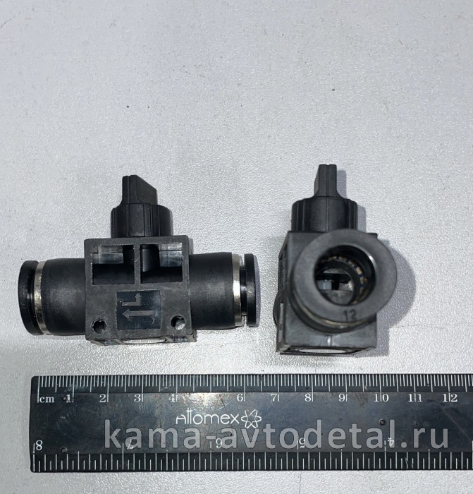 фитинг Пластмасс. Прямой Д 12 с краном 0044